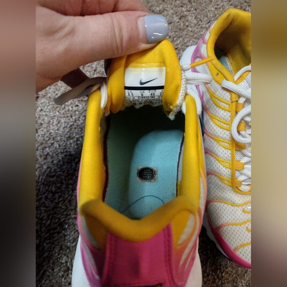 Nike Women's Air Max Plus Premium White Tropical Twist Sneakers 8.5 - Picture 9 of 12